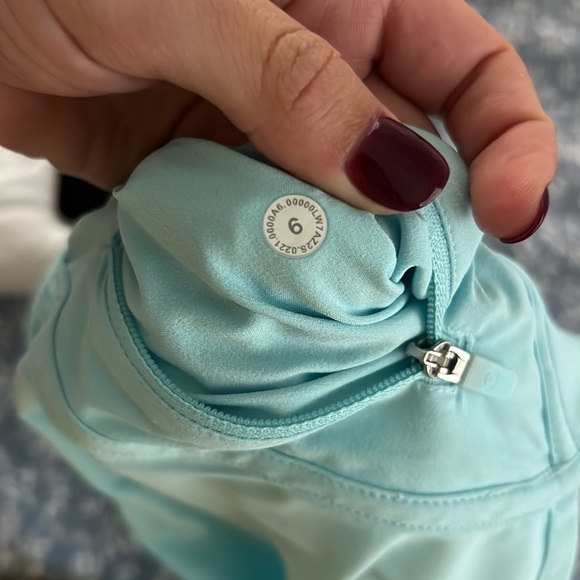 Lululemon - Picture 6 of 6